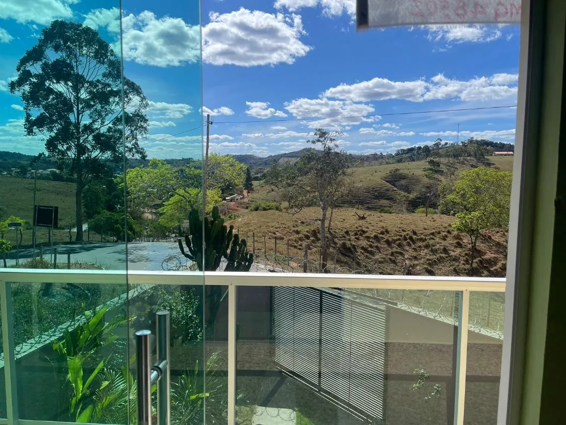 Imagem Vendo uma excelente casa em Crucilância/MG ( Valor 500.000,00 )