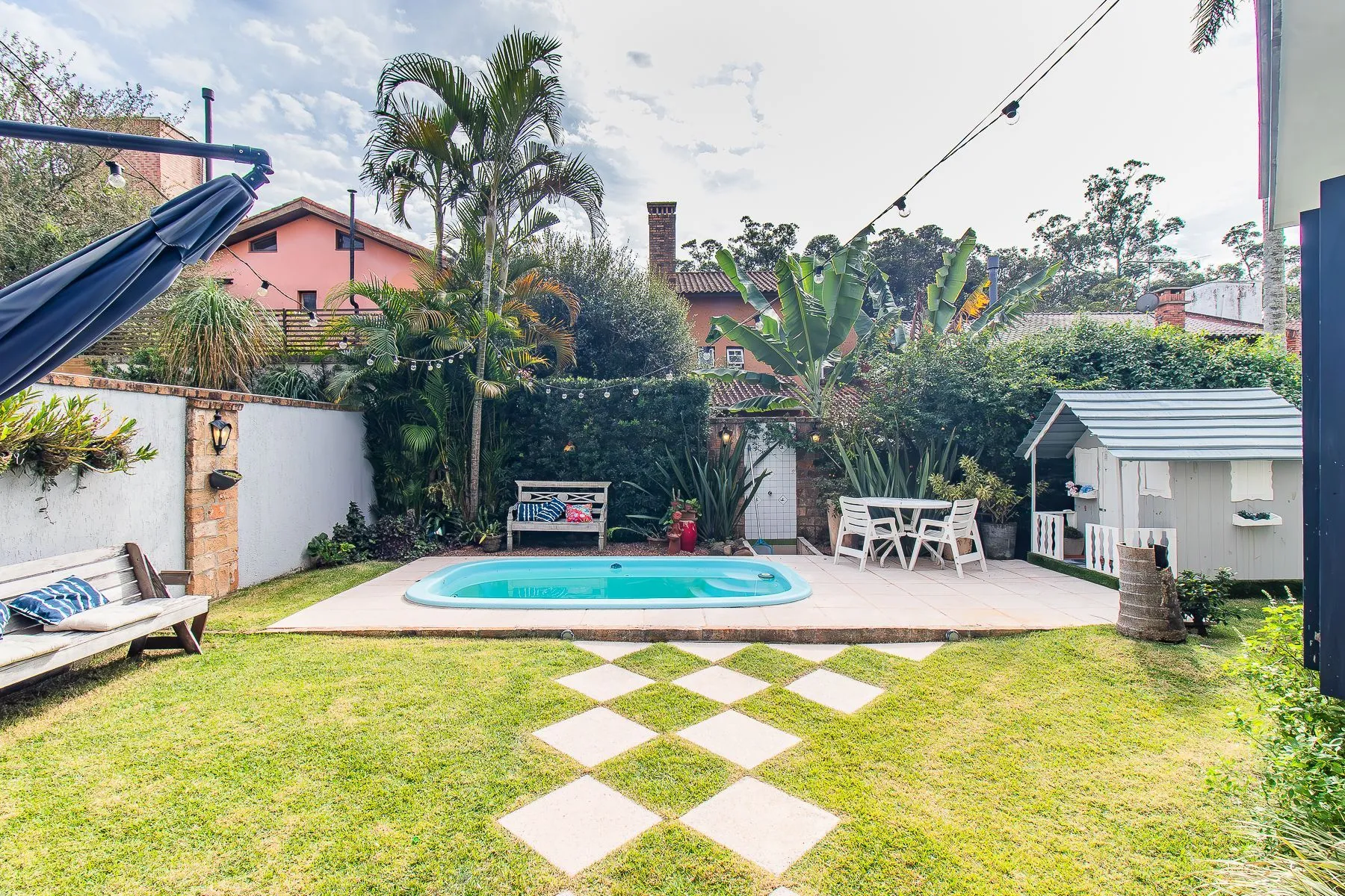 Imagem CASA DE 4 DORMITÓRIOS EM CONDOMÍNIO - 320 m² - 4 VAGAS DE GARAGEM