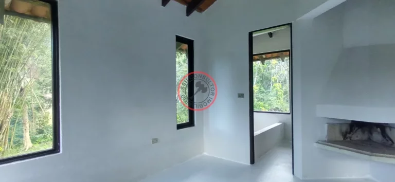 Imagem CASA AMPLA AREJADA E BEM ILUMINADA ,INSERIDA NA MATA ATLANTICA COM 2 PAVIMENTOS TERRENO DE 2000MT A 10 MINUTOS DE CAMBURY/BALEIA