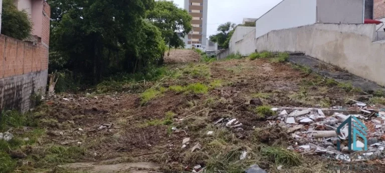 Foto do imóvel (PERMUTA) Terreno em ótima localização próximo a Bancos e comércio no Tingui/Bacacheri em Curitiba PR