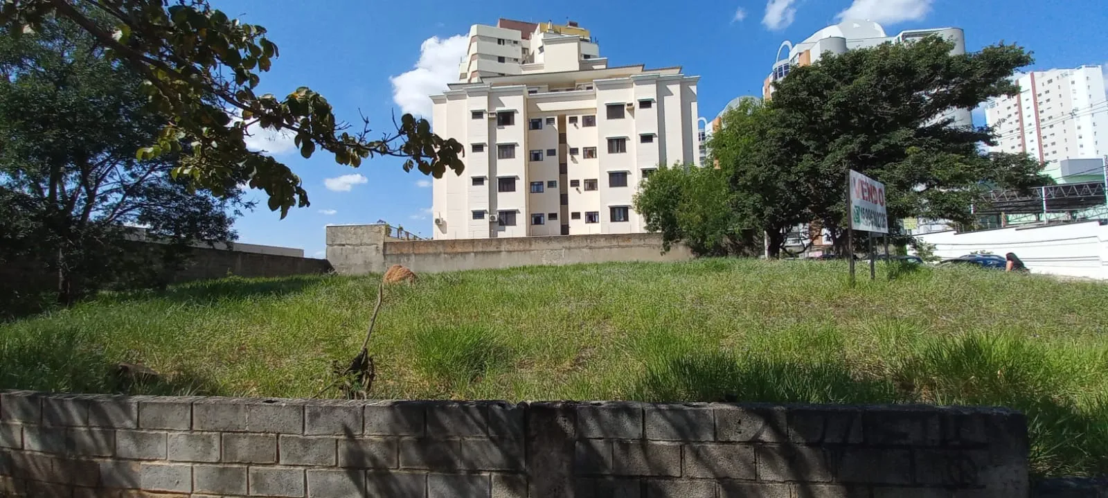 Imagem Amplo Terreno no Bairro Jardim Emília