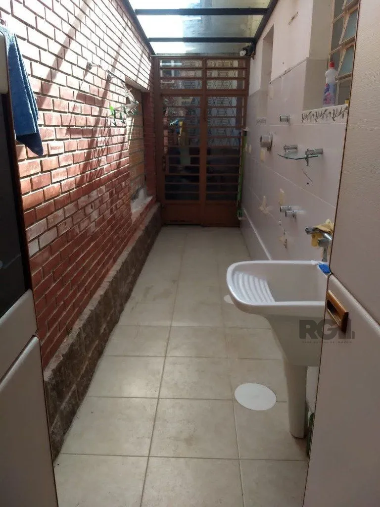Imagem Casa de 168m² - 3 dormitórios, 3 vagas no bairro Nonoai