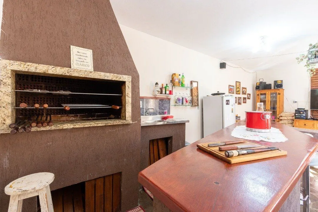 Imagem Casa a venda com piscina, 4 quartos, sendo 1 suite, 3 vagas