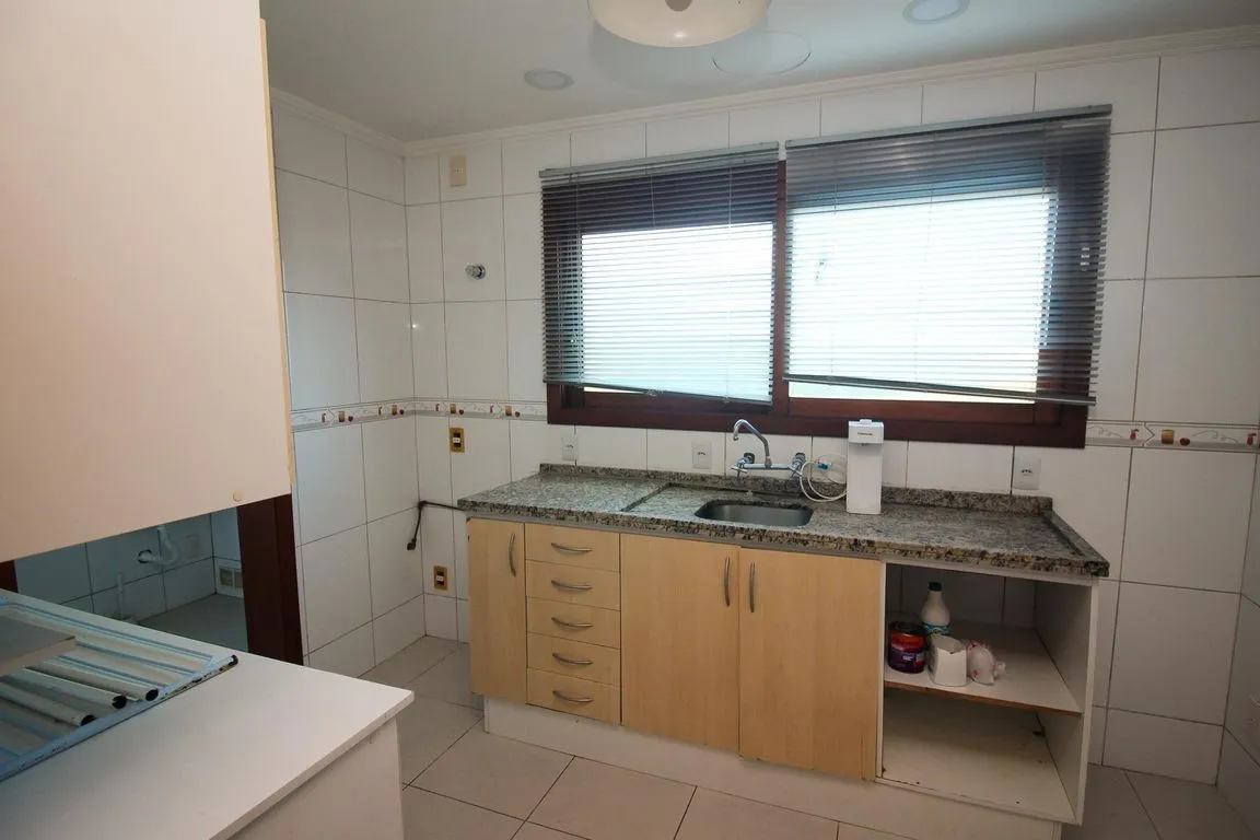 Imagem Apartamento de 2 dormitórios, 1 suíte, closet e 2 vagas de garagem .