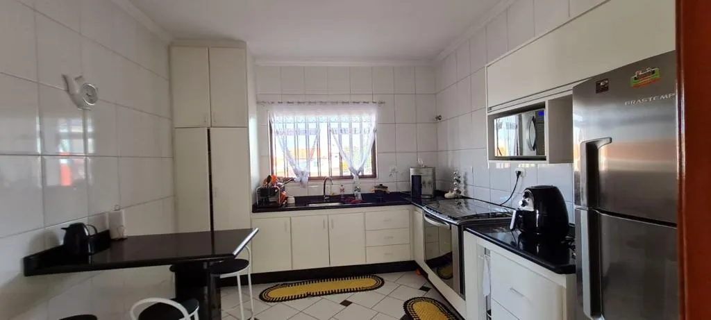 Imagem Casa Sobrado Mobiliada, com Salão Comercial de 70m² com estrutura para Restaurante/Pizzaria
