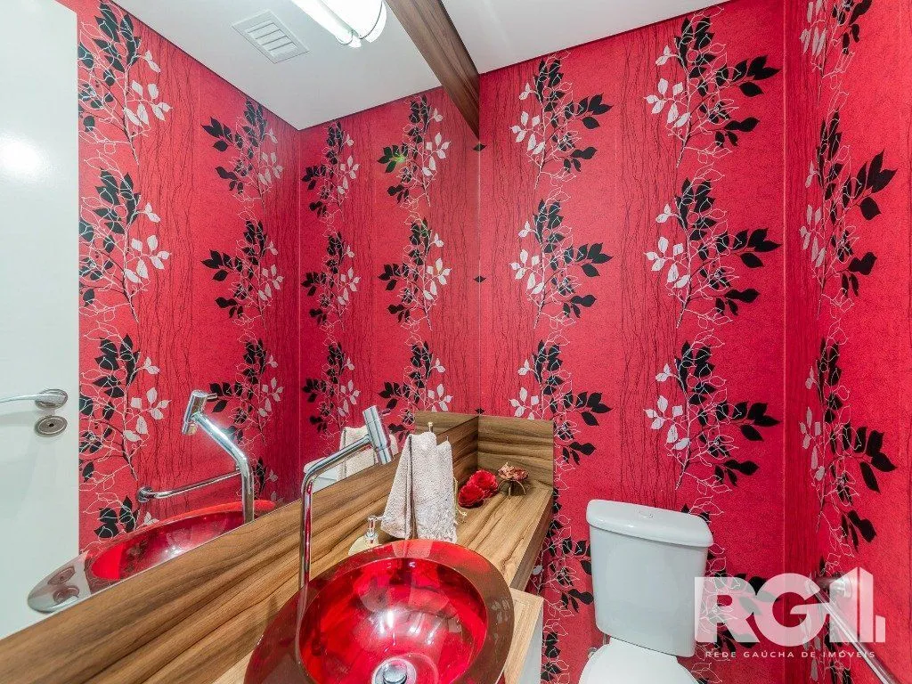 Imagem EXCLUSIVIDADE Belíssima casa de 4 suítes + gabinete no condomínio fechado Terra Mater com vista exuberante para o bosque, próximo da portaria e infraestrutura.