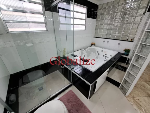 Imagem Apartamento à venda com 195m², 3 quartos, 1 suíte, closet, frente Mar por R$2.200,00 na Ponta da Praia em Santos
