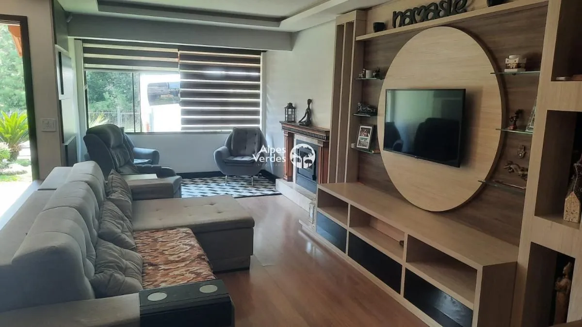 Imagem Vende-se casa em Gramado no bairro Carniel a 8 minutos da Rua Coberta