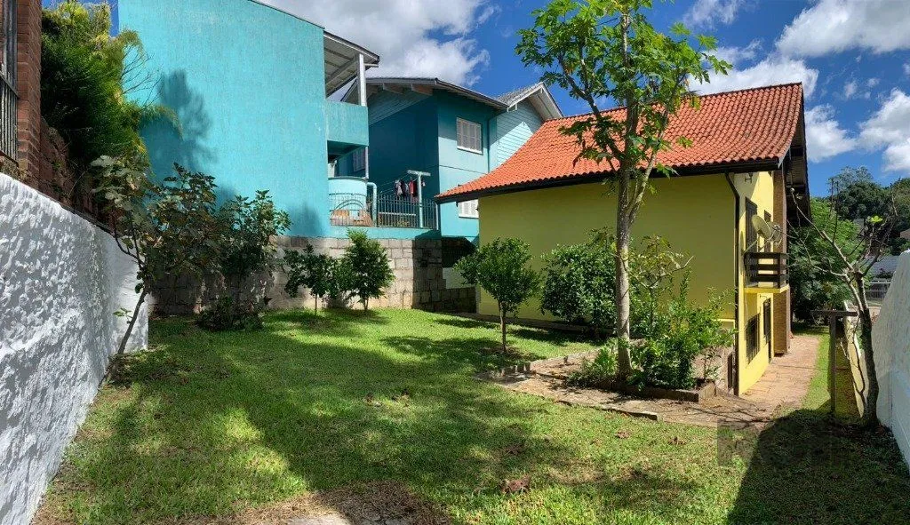 Imagem Casa sobrado com 03 dormitórios e garagem para 3 carros na cidade de Nova Petrópolis