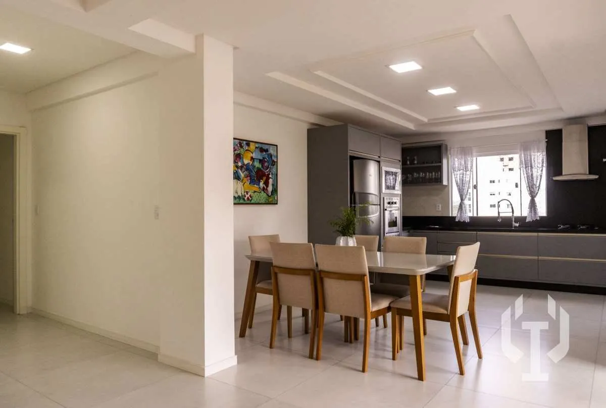 Imagem Apartamento mobiliado de 3 suítes em Meia Praia