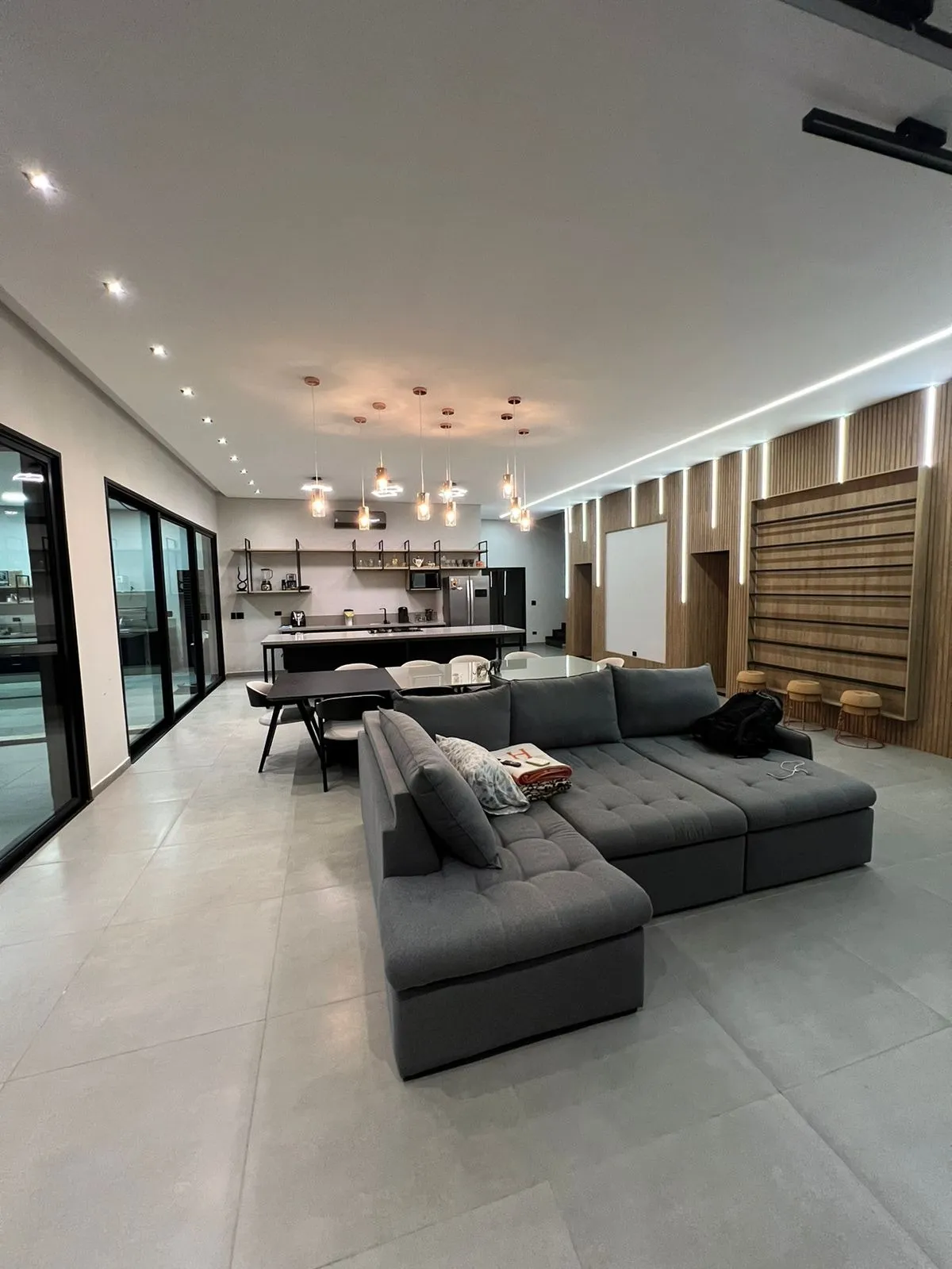 Imagem Luxuosa Casa de 700m² em Santa Isabel - Beira da Água com 6 Suítes