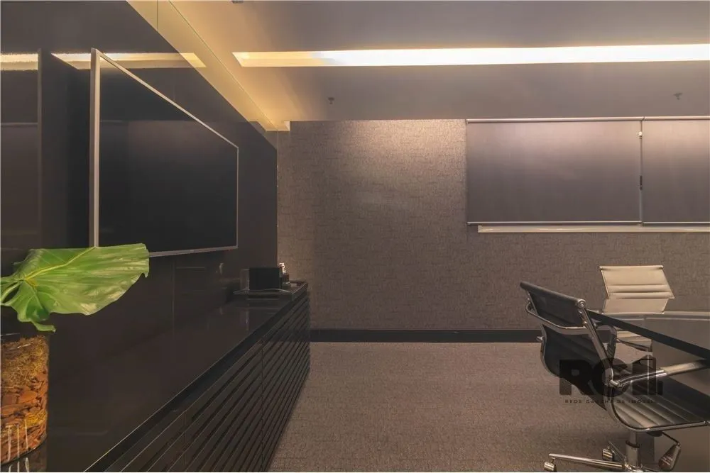 Imagem Sala comercial com 36,7 m² de área privativa e 1 vaga(s) de garagem. Localizado na Rua/Av. Doutor Nilo Peçanha, no bairro Bela Vista em Porto Alegre.