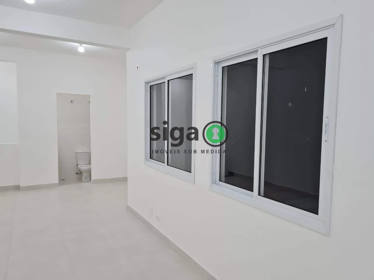 Imagem Casa assobradada para Locação Comercial no Brooklin com 200m², 8 salas, 8 banheiros e 2 vagas