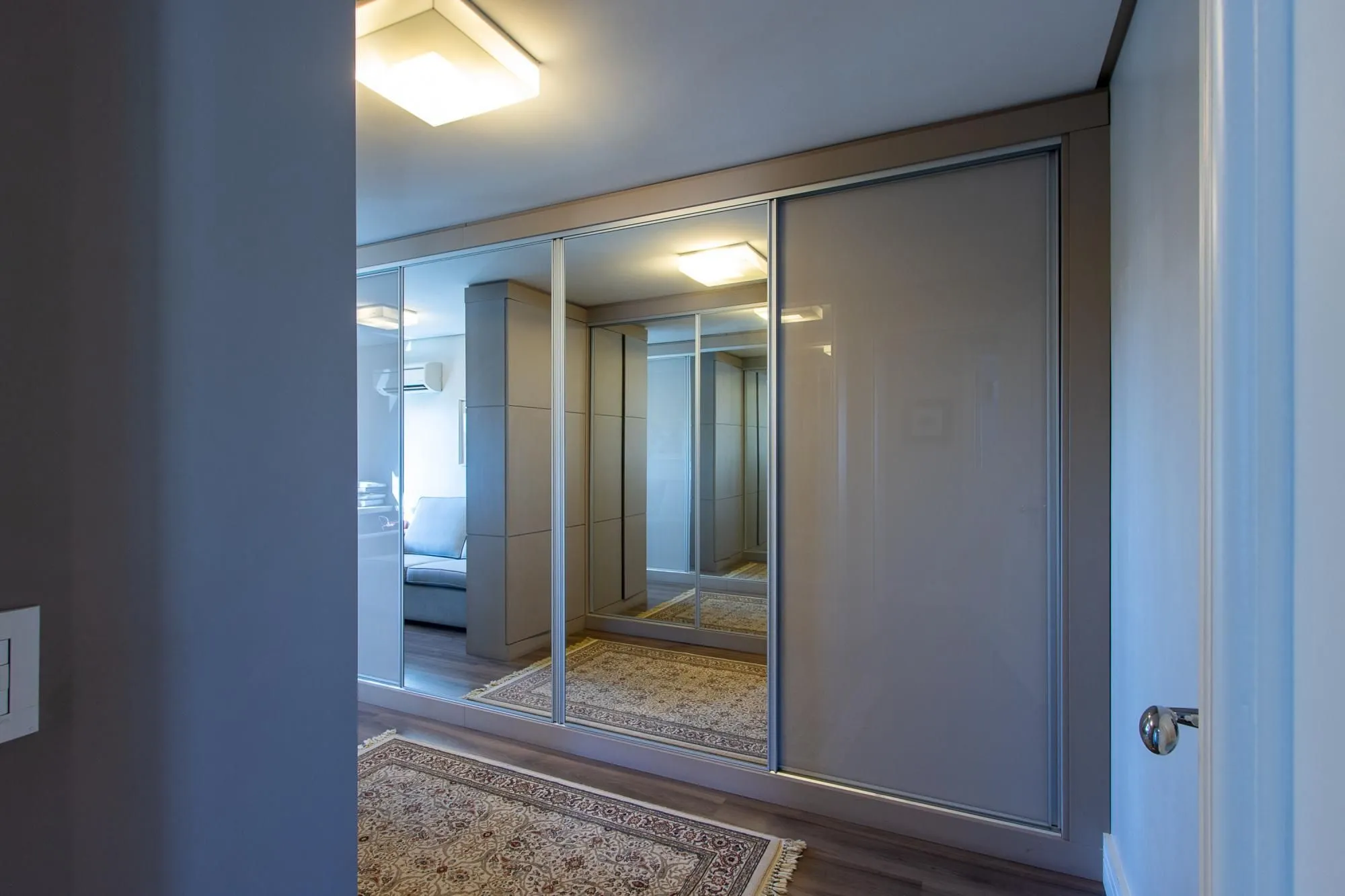 Imagem Excelente apartamento de 3 dormitórios, 1 suíte e 2 vagas no bairro Tristeza.