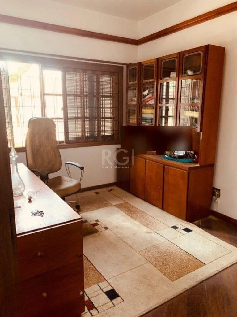 Imagem Encantadora residência com 03 dormitórios sendo 01 suíte e piscina.