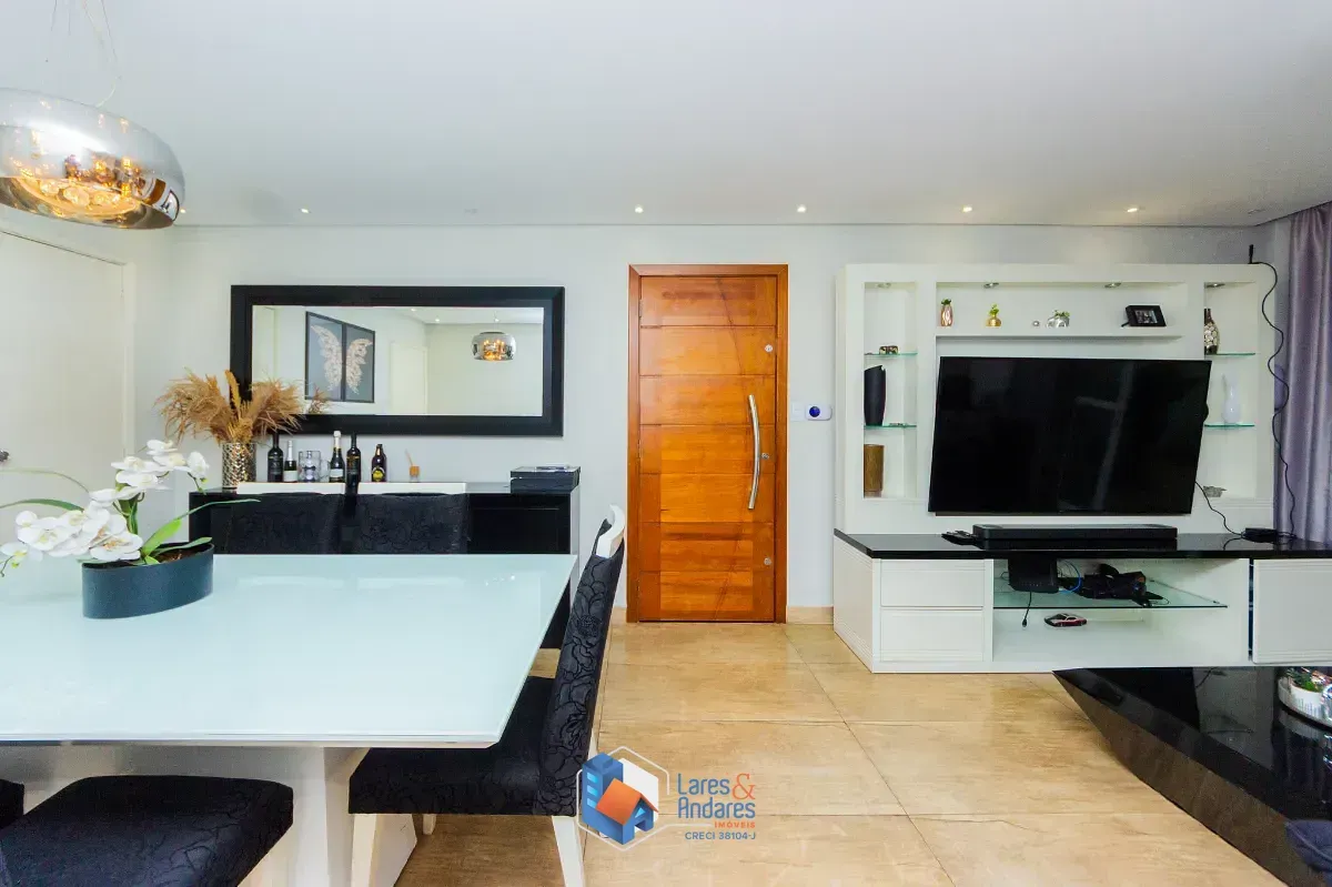 Imagem Sobrado para venda em Sacomã com 5 quartos, sendo 1 suíte, 245m²