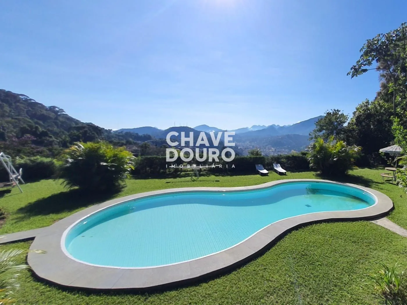 Foto do imóvel Casa para Venda em Teresópolis, Iucas, 3 dormitórios, 1 suíte, 3 banheiros em Iucas, Teresópolis - RJ