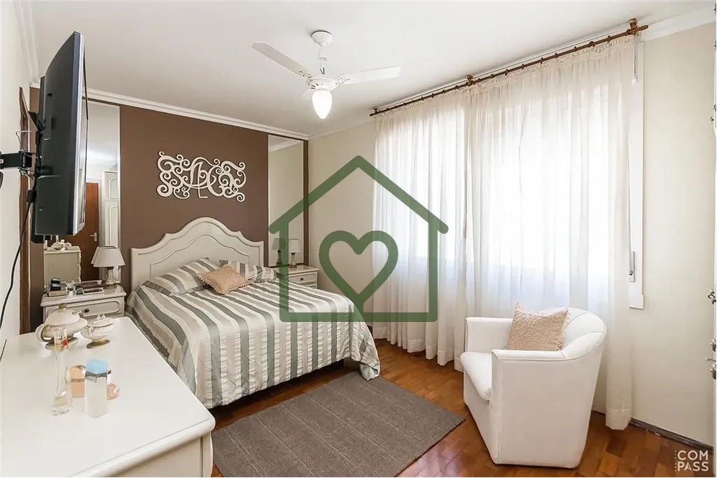 Imagem Apartamento com 82m² privativos, 2 dormitórios, sendo um deles uma suíte, dependência de emprega...