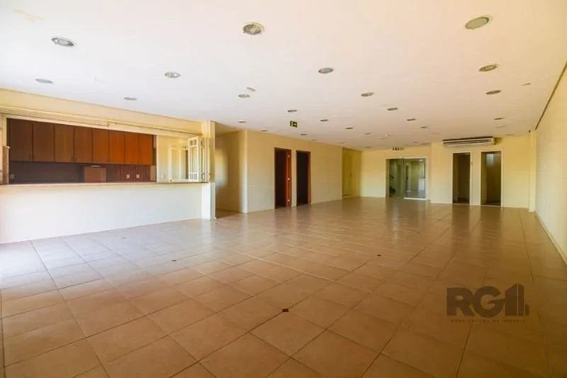 Imagem MÁFFER IMÓVEIS ALUGA CONJUNTO COMERCIAL - 187m² DE ÁREA PRIVATIVA Imóvel corporativo de alto padrão, ideal para empresas que buscam espaço amplo, funcional e com excelente logística de acesso.
