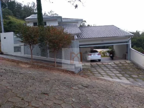 Foto do imóvel Casa com 3 dormitórios à venda, 300 m² por R$ 1.480.000,00 - Pinheirinho - Itajubá/MG