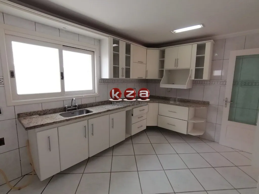 Imagem Casa de Alto Padrão em Condomínio Exclusivo em Vinhedo-SP: 3 Quartos, 1 Suíte, 3 Salas, 3 Banheiros, 4 Vagas de Garagem.