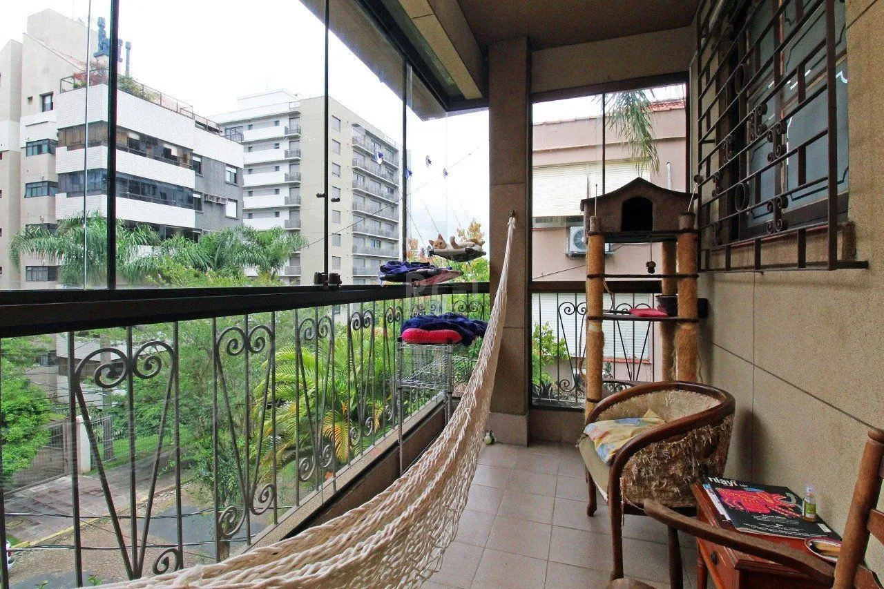 Imagem Casa para Venda - 464.5m², 3 dormitórios, sendo 1 suites, 3 vagas - Petrópolis