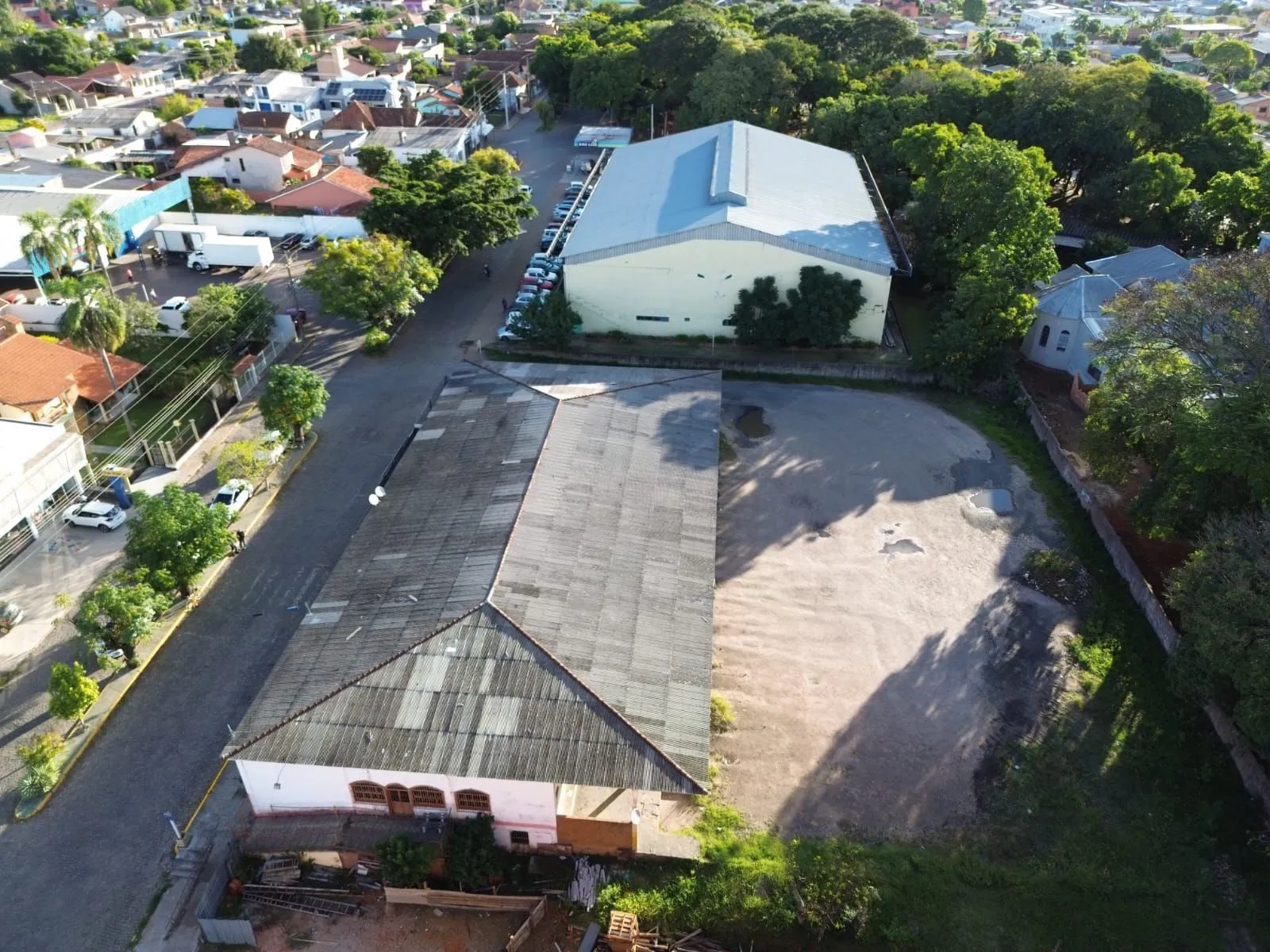 Imagem Prédio Comercial, com lojas alugadas, centro de Butiá. Preço Abaixo do Mercado!
