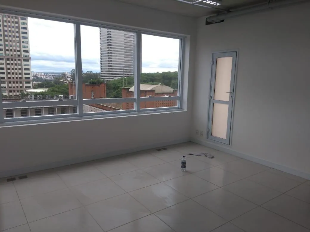 Imagem Sala Comercial para Locação em Barueri / SP no bairro Alphaville Industrial