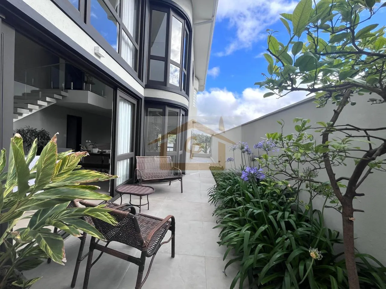 Imagem Casa Sustentável de Alto Padrão | 5 Suítes | 550m² | Mobiliada