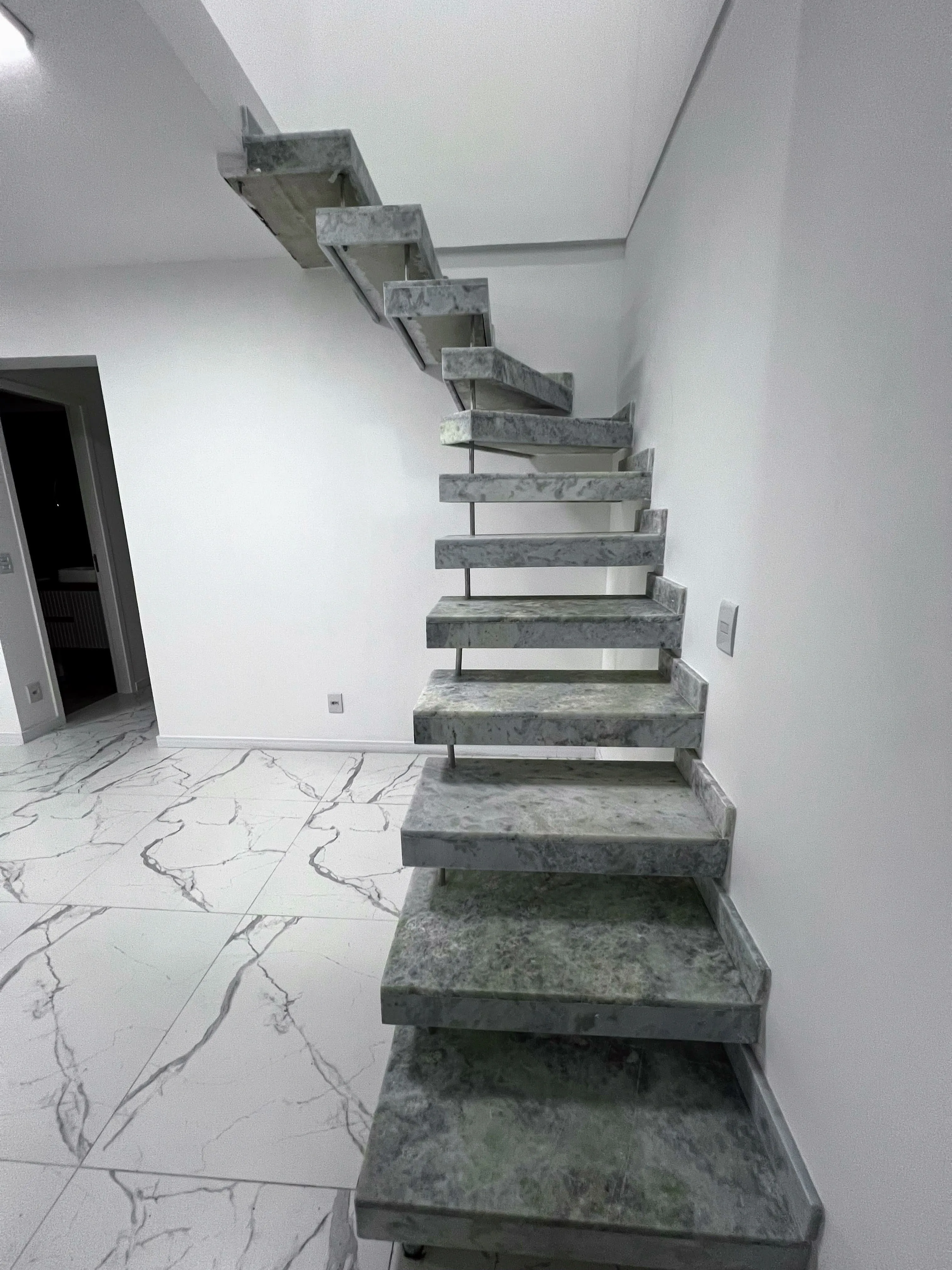 Imagem VENDO LINDO APARTAMENTO COBERTURA NO BAIRRO INTERLAGOS! (ZONA SUL-SP)
