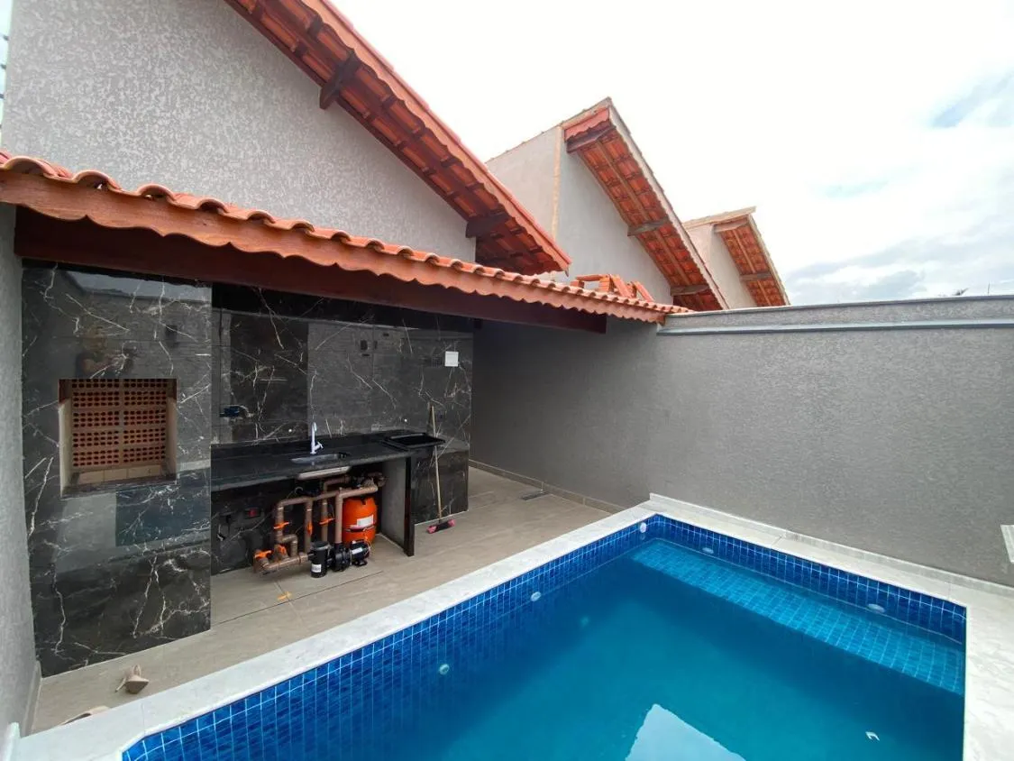 Imagem LINDA CASA NOVA COM PISCINA NO VERDE MAR