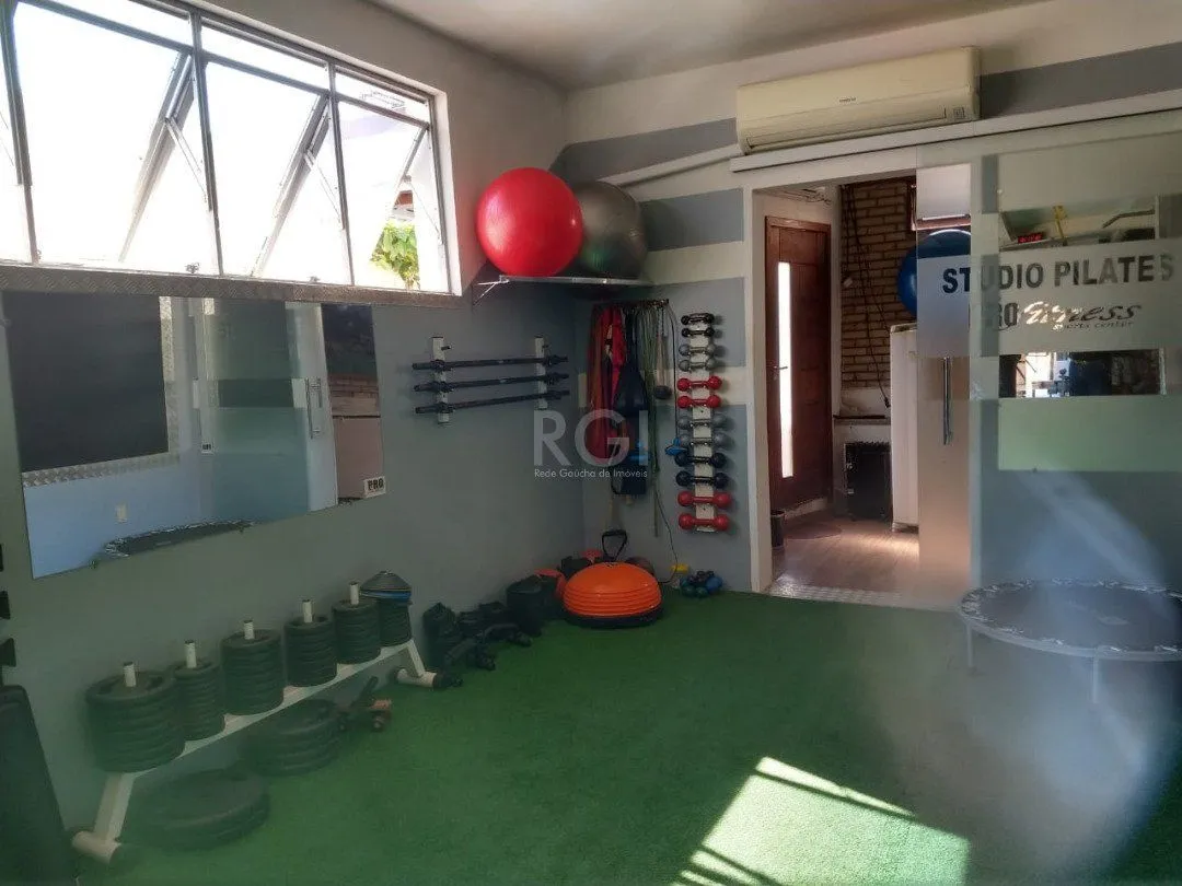 Imagem Casa para Venda - 322.4m², 2 dormitórios, 7 vagas - Cristal