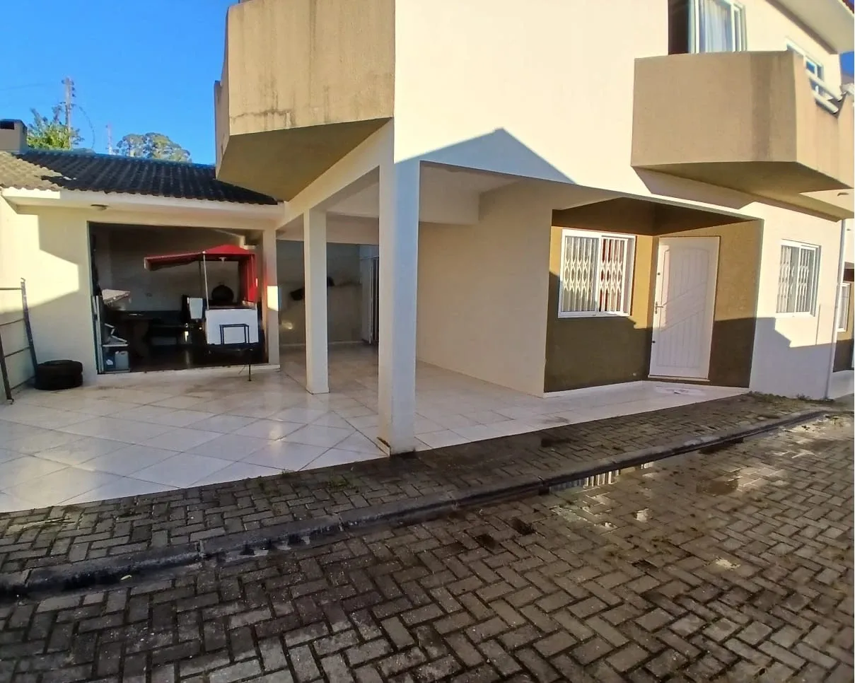 Imagem Sobrado 03 qts sendo uma suíte com hidro no bairro Santa Cândida, Curitiba-PR