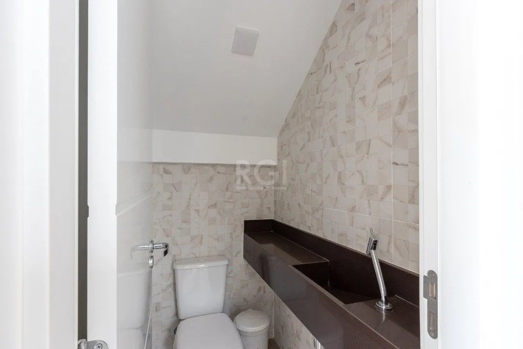 Imagem Casa Condominio para Venda - 219m², 3 dormitórios, sendo 1 suites, 2 vagas - Vila Nova
