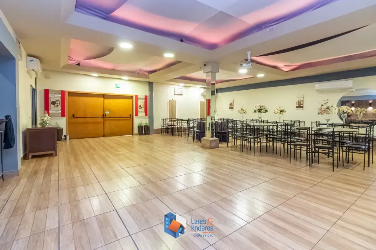 Imagem Conjunto comercial para venda em Parque São Domingos, 320m²