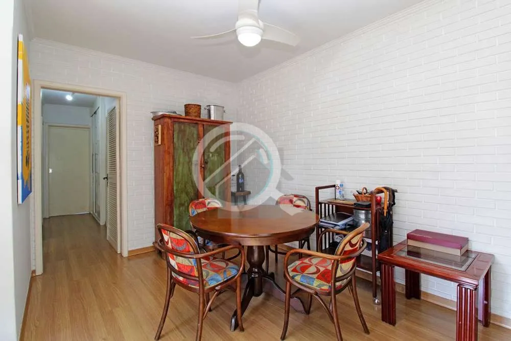 Imagem Localizado no coração do charmoso bairro Moinhos de Vento, este apartamento de 100m² oferece o eq...