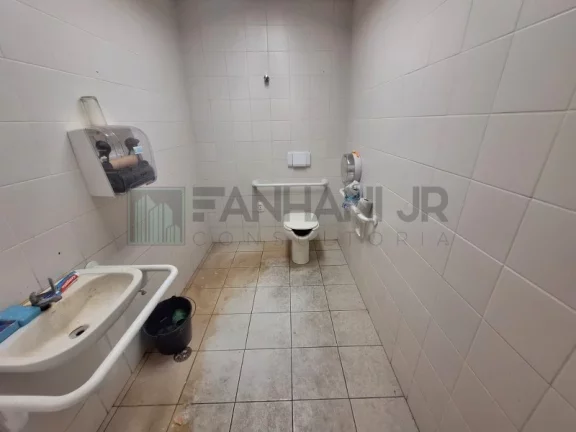 Imagem Casa Comercial de Alto Padrão para Locação em São Paulo-SP, Jardim América: 13 Salas, 5 Banheiros, 20 Vagas, 611m².