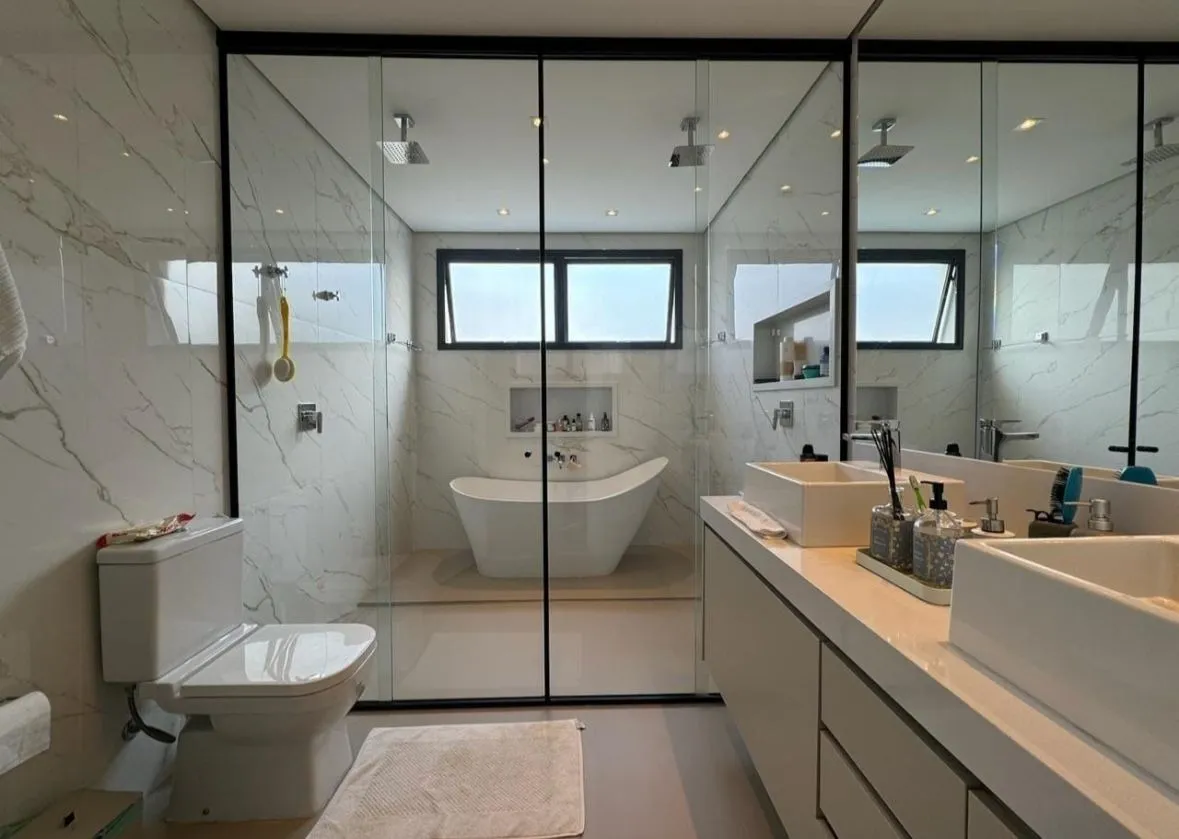 Imagem Casa de Altíssimo Padrão à Venda no Alphaville 01 em Barueri, 5 suítes, 600 m², piscina aquecida, mobiliada e terreno de 560 m²