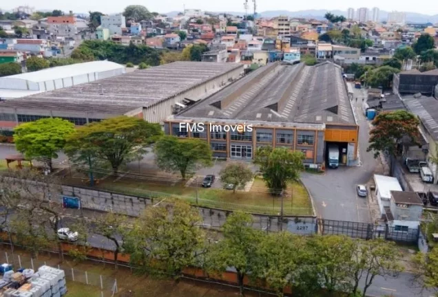 Imagem Galpão Comercial para Locação em Guarulhos-SP, Bairro São Roque: 2 banheiros, 30 vagas de garagem, 5.135m² de área!