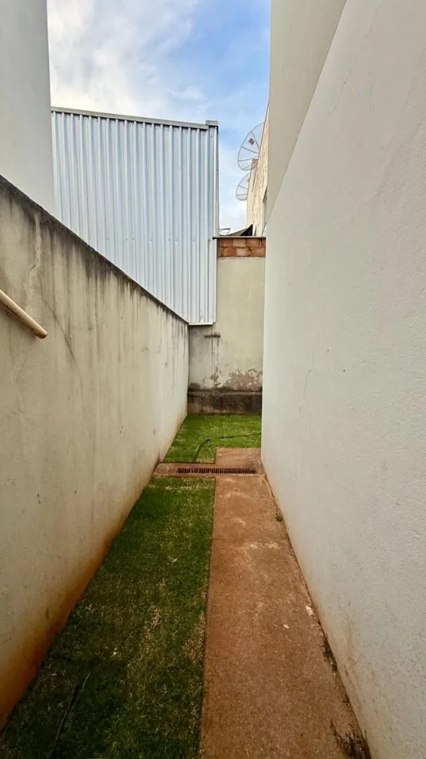 Imagem Apartamento com 3 dormitórios à venda, 72 m² por R$ 250.000,00 - Ipanema - Patos de Minas/MG