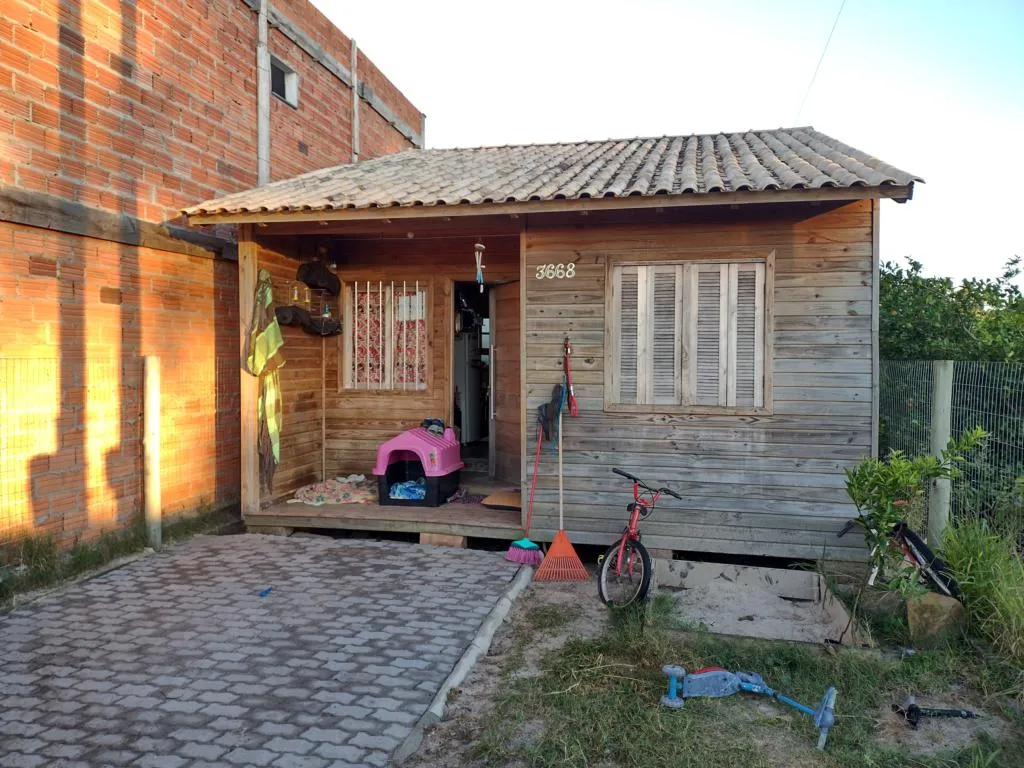 Imagem Casa 2 Dormitórios - Bairro Capão Novo