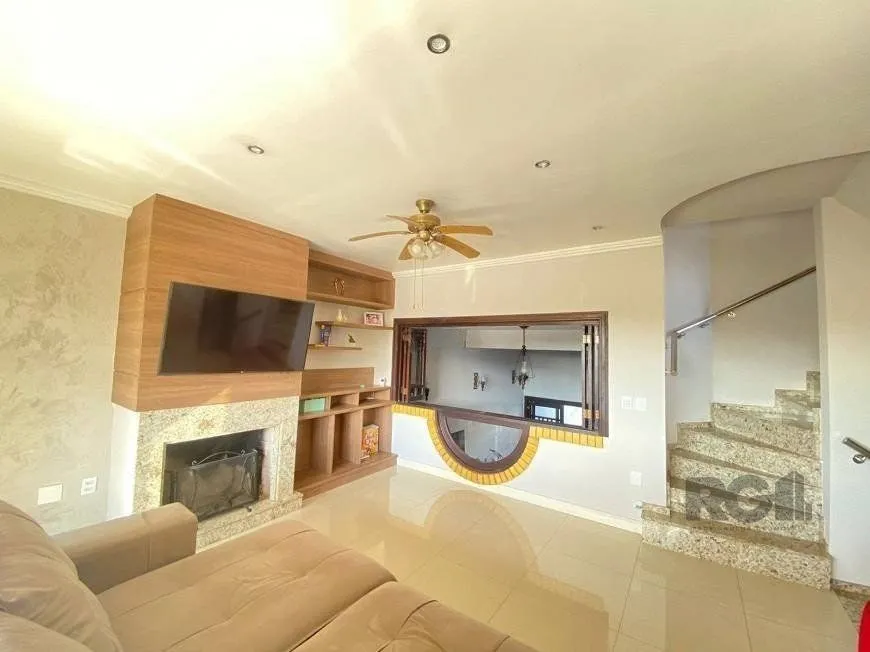 Imagem Excelente casa de 300m² com 4 dormitórios no bairro Sarandi.
