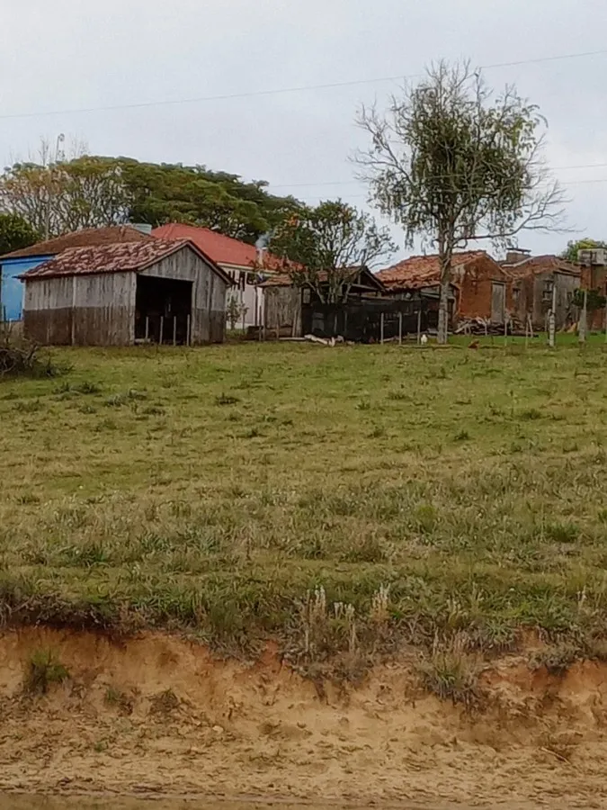 Imagem Sítio para Venda em Canguçu, zona rural, 3 dormitórios, 1 banheiro, 3 vagas