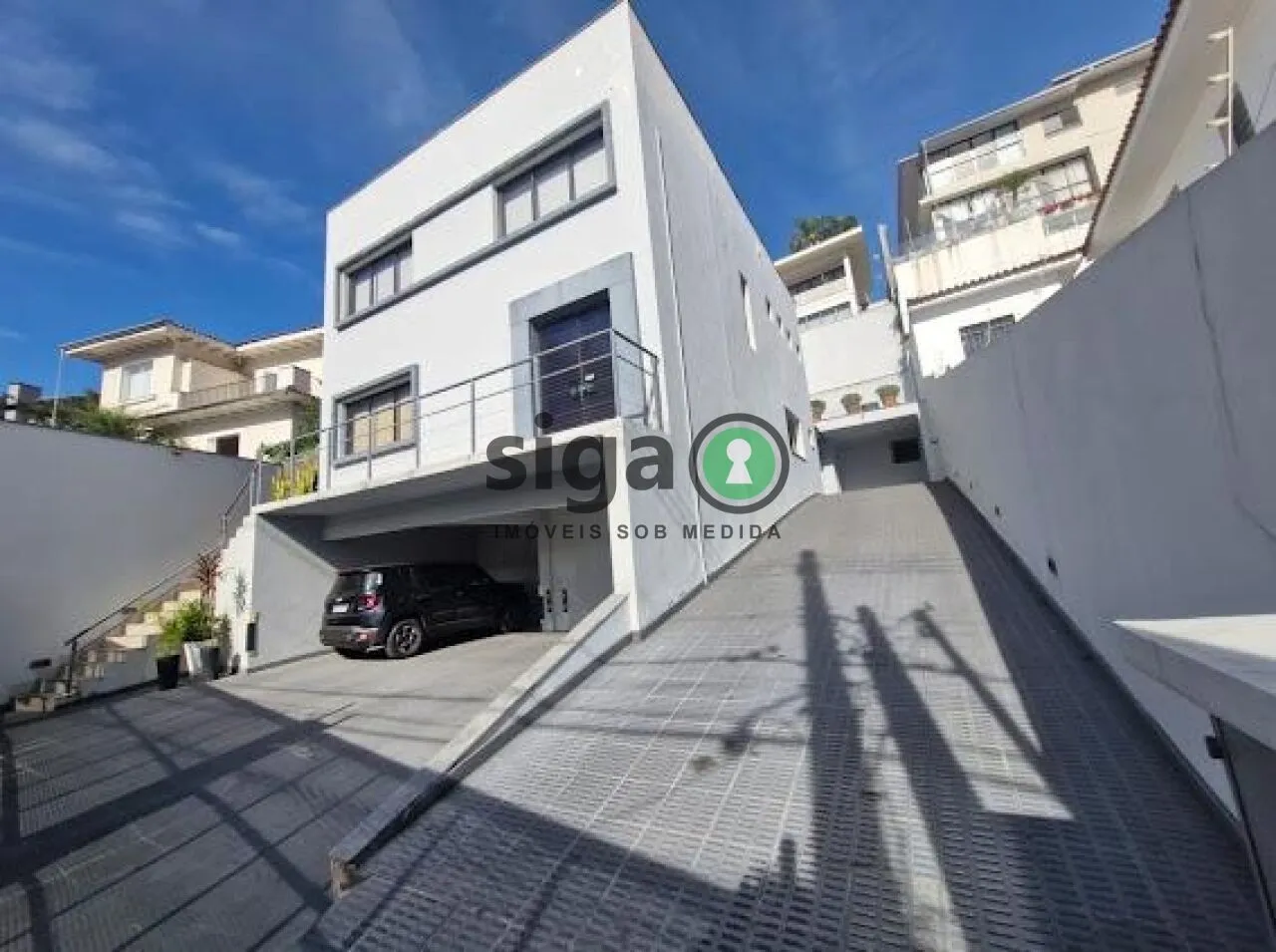 Imagem Casa Assobradada no Pacaembu, para locação Comercial ou venda com 10 salas, 11 vagas, reformada.