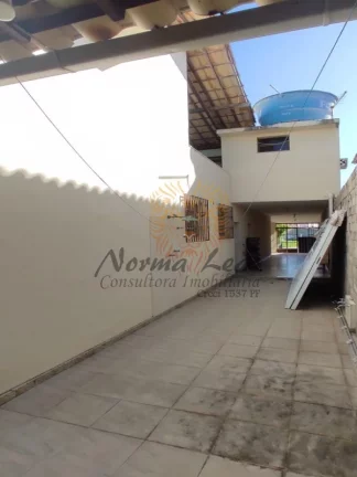 Imagem Casa à Venda na Atalaia: 4 Quartos, 3 Suítes, 2 Salas, 6 Banheiros, 3 Vagas de Garagem. Próximo a Orla da Atalaia.