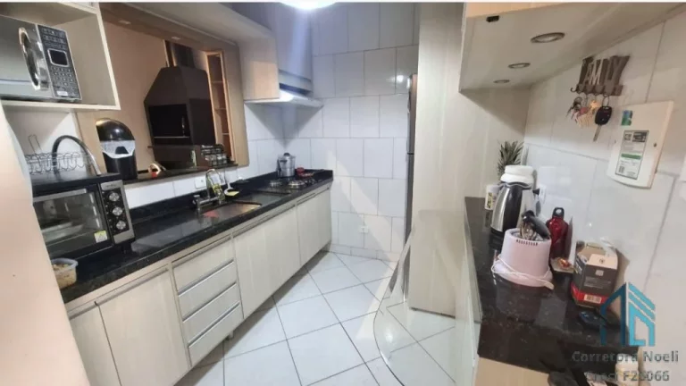 Imagem Sobrado em condomínio, Semi mobiliado 03 quartos c/suíte, closet, no Uberaba em Curitiba PR