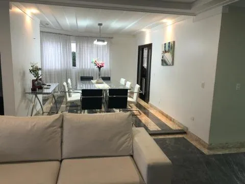 Imagem VENDA SOBRADO CONDOMÍNIO ARUJÁZINHO 5, Excelente imóvel, com A/T 634m² A/C 587m² distribuídos em 04 suítes sendo 01 máster com hidro. CONSULTE-NOS.