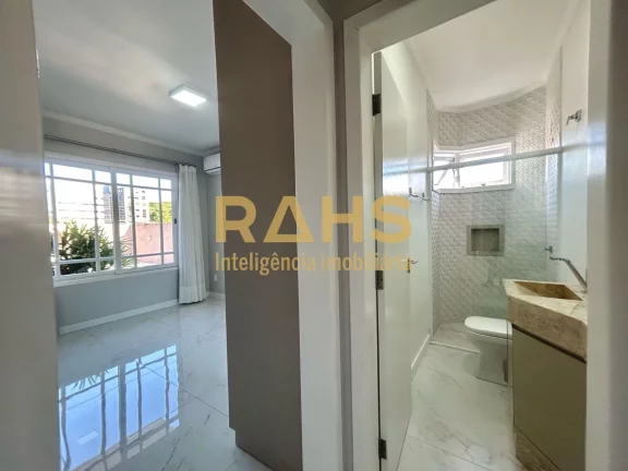 Imagem Excelente residência com 5 quartos, sendo 4 suítes, em condomínio fechado localizado no bairro Gl...
