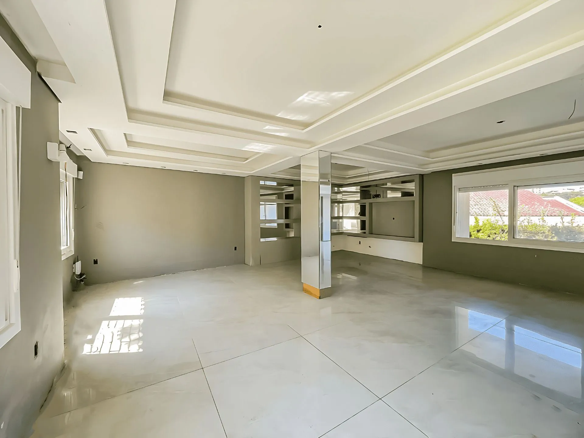 Imagem Casa Reformada com Piscina, 370m², 2 Suítes com Closet no Três Figueiras - POA