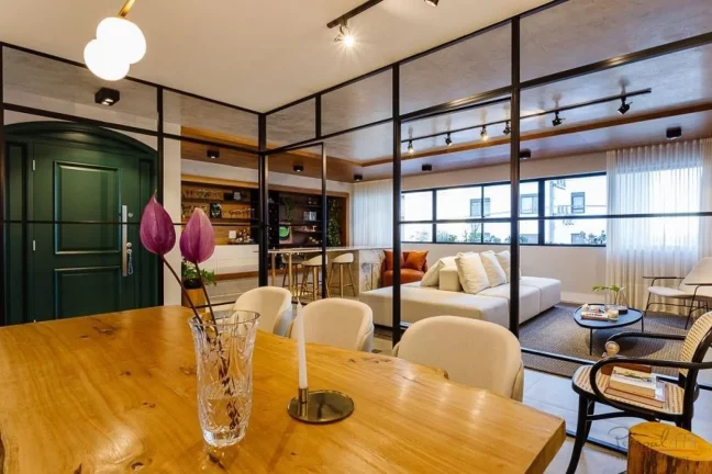 Imagem Apartamento amplo junto a Beira Mar Florianópolis, reformado, mobiliado e decorado com 4 quartos se...